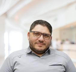 احمد عادل  - طبيب اسنان عام 